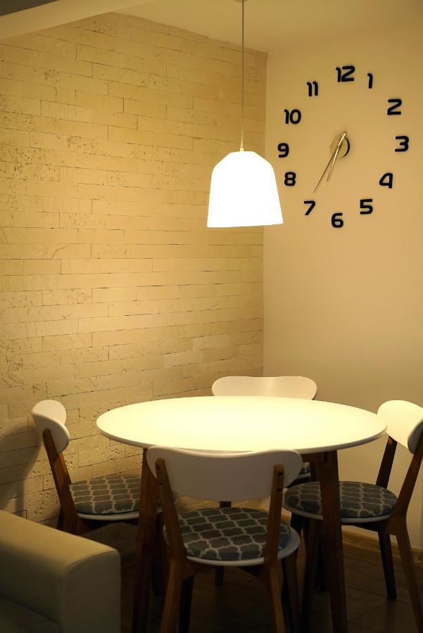 Apartament Naleczow Dom Pod Orzechami Bagian luar foto