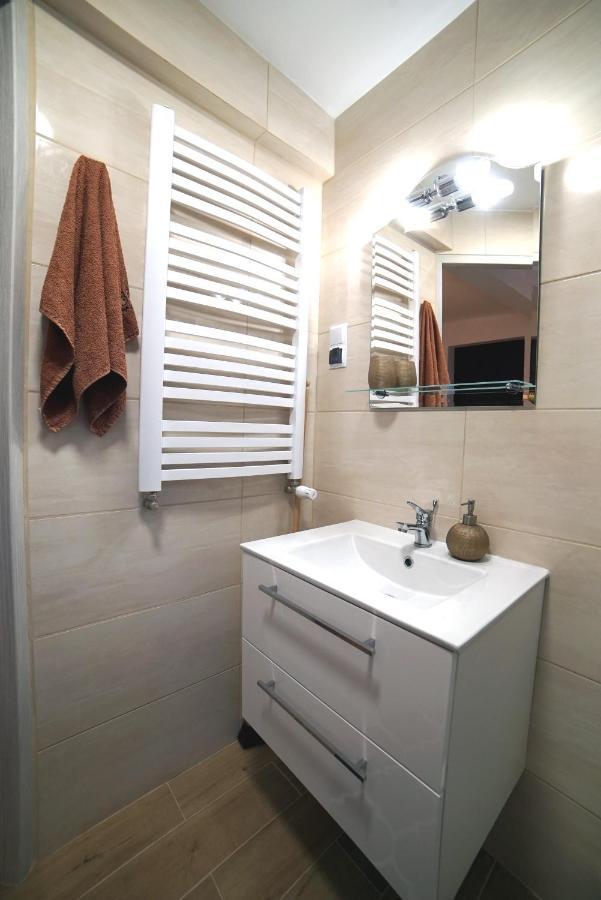 Apartament Naleczow Dom Pod Orzechami Bagian luar foto